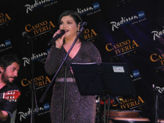 Elif Karlı, Ece Erken’i topa tuttu