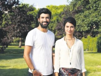 Tuba Büyüküstün ve Engin Akyürek’in rol aldığı atv’nin fenomen dizisi ‘Kara Para Aşk’, fırtınası