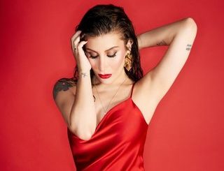 İrem Derici’nin hayranı başına bela oldu!