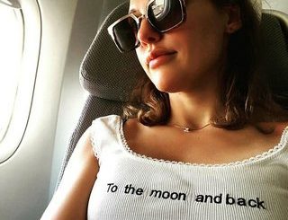 Meryem Uzerli fenalaştı! Uçaktan apar topar indirildi!